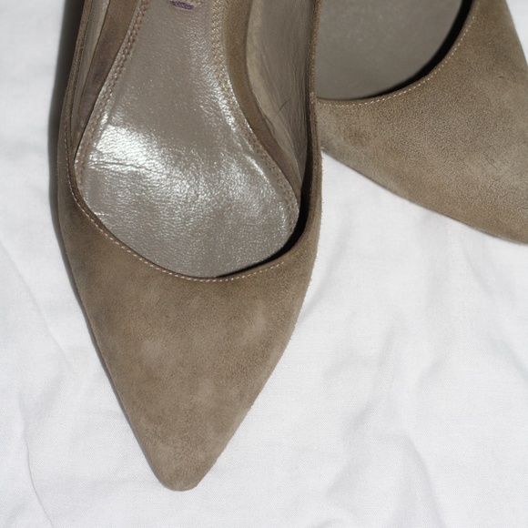 Gray Flats w. Small Heel - Picture 2 of 5